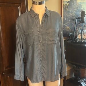 Jones New York Sz L Tencel Blue Chambray Style Button-Up Shirt GUC